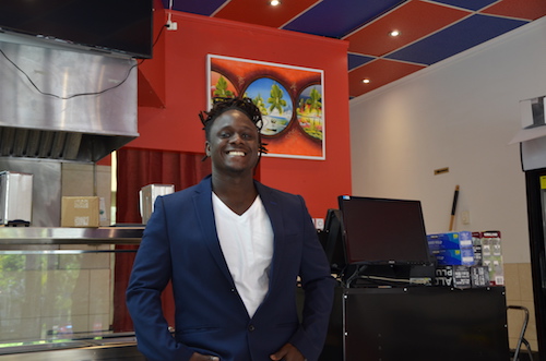 Garry John Adolphe a enfin réalisé son rêve d’ouvrir son propre restaurant haïtien. 
Photo Katy Desrosiers | Les 2 Rives ©