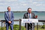 Legault tend la main aux entrepreneurs et élus
