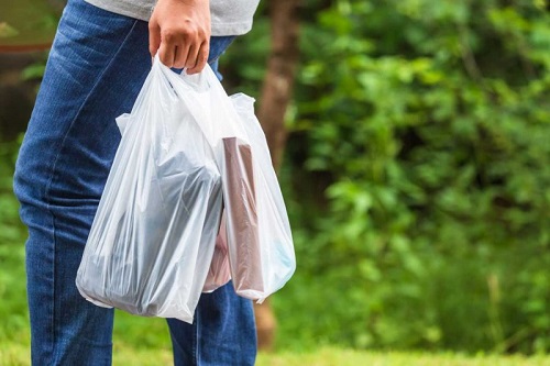 La Ville interdira les sacs d’emplettes en plastique le 22 avril 2021.
Photo gracieuseté