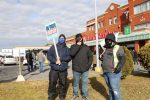 Des syndiqués en lock-out du Jean Coutu de Varennes manifestent à Sorel-Tracy