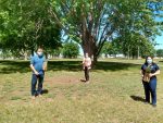 Parents et membres du personnel de l’ESFL plantent 430 arbres