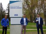 Des hockeyeurs remettent 10 000 $ à l’ESFL