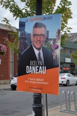 Des pancartes du candidat à la mairie Jocelyn Daneau disparaissent