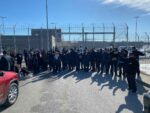 Les agents correctionnels manifestent devant la prison de Sorel-Tracy