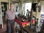 Le sculpteur Serge Bourassa aime faire découvrir ses œuvres au public